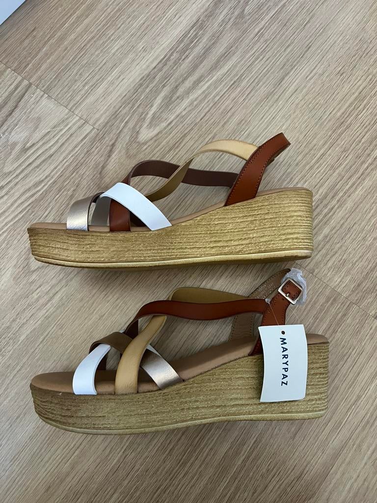 Nieuw! Marypaz sandalen met sleehak – maat 39, Kleding | Dames, Schoenen, Bruin, Nieuw, Sandalen of Muiltjes, Ophalen of Verzenden