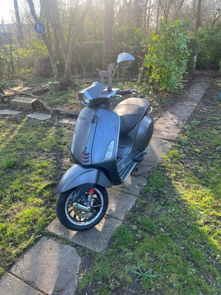Vespa sprint 4t 2v snor met wok, Fietsen en Brommers, Scooters | Vespa, Ophalen, Overige modellen, Zo goed als nieuw, Benzine