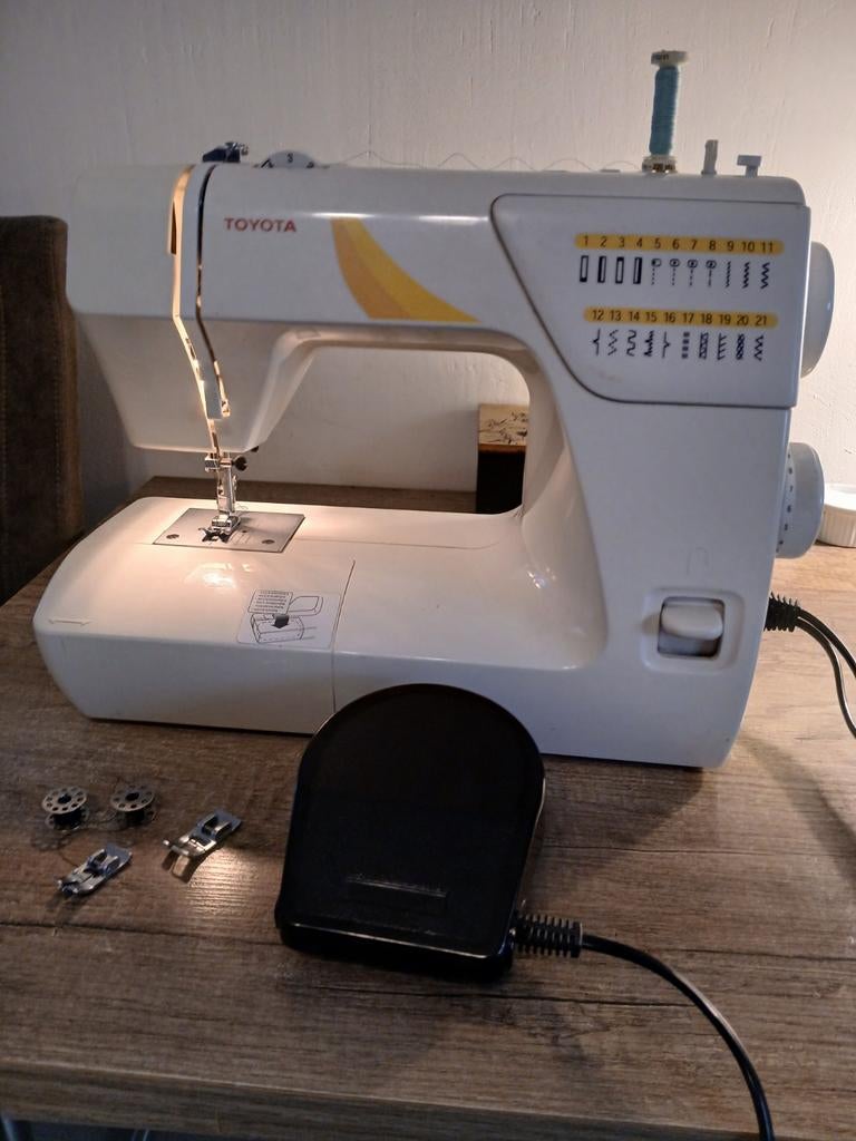 Naaimachine TOYOTA model:SA45 RS2000., Ophalen, Gebruikt, Naaimachine, Overige merken