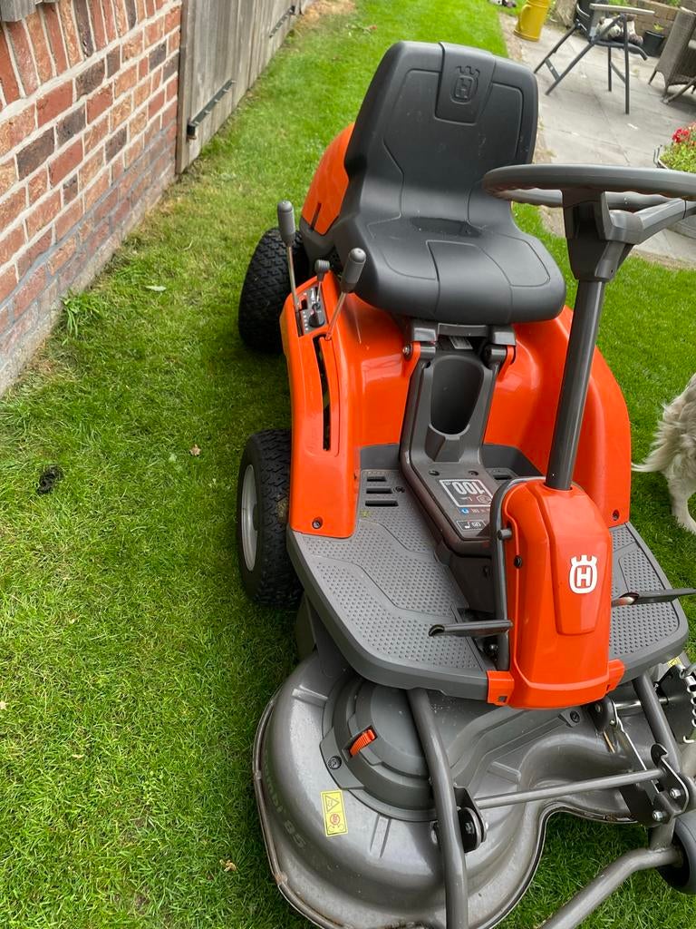 Husqvarna R112c5 frontmaaier, Tuin en Terras, Zitmaaiers, Ophalen, Gebruikt, Versnellingen, Minder dan 90 cm