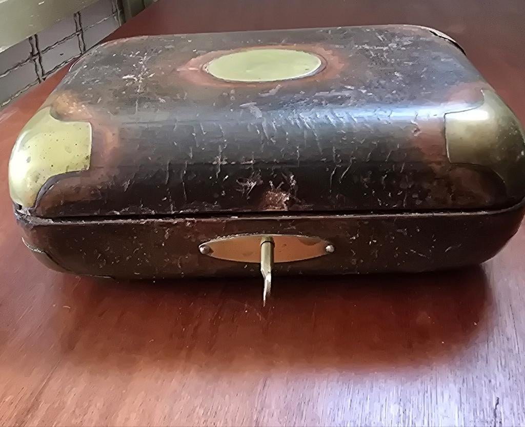 Antieke sieradendoos of papierdoos, Ophalen