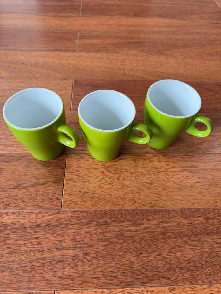 3 groene porseleinen kopjes van porzellanfabrik Langenthal, Huis en Inrichting, Keuken | Servies, Ophalen of Verzenden, Zo goed als nieuw