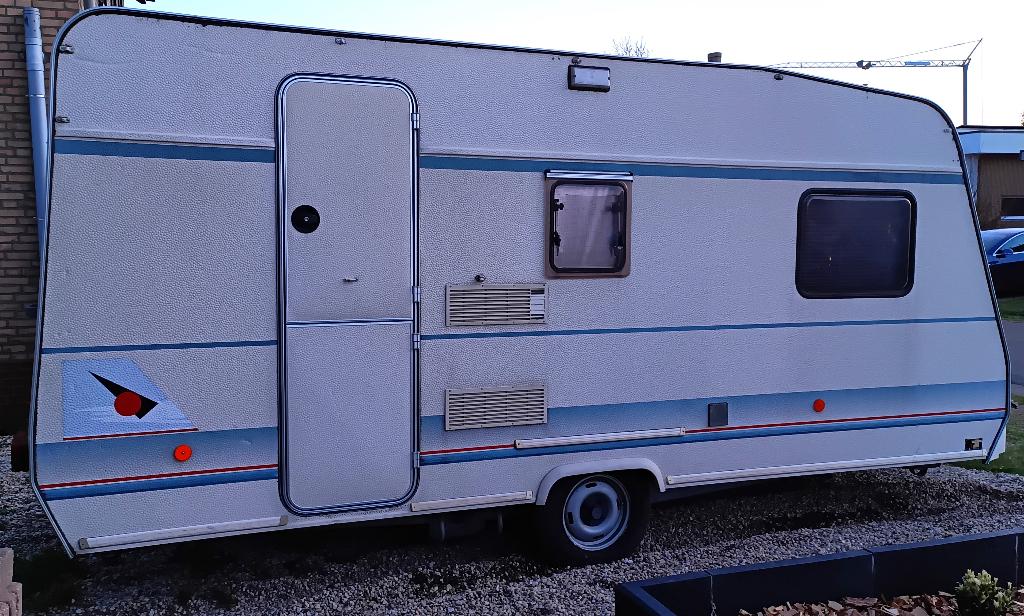 Buerstner Holiday compleet(voortent/anex, wintertent,luifel), Vast bed, Treinzit, 750 - 1000 kg, Particulier