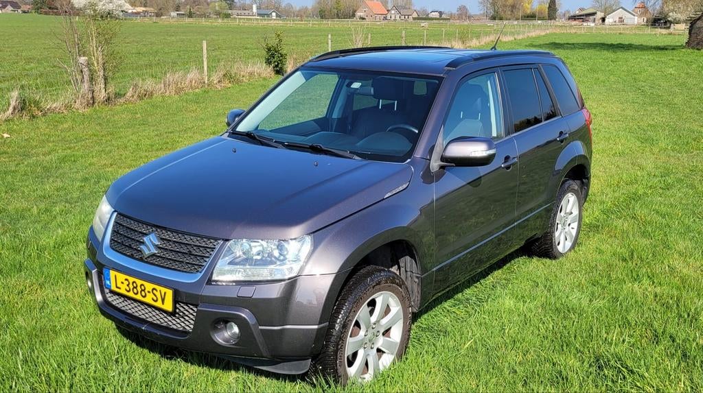 Grand Vitara 2.4 High Executive aut. New engine.Youngtimer, Automaat, Zwart, 4 cilinders, Grand Vitara