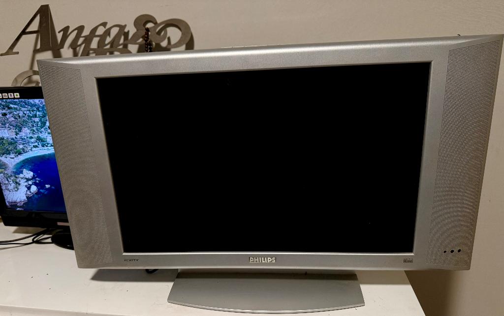 Philips LCD TV 23 inch – Werkt goed – Goedkoop!, Ophalen, Gebruikt, Tv en Weergevers