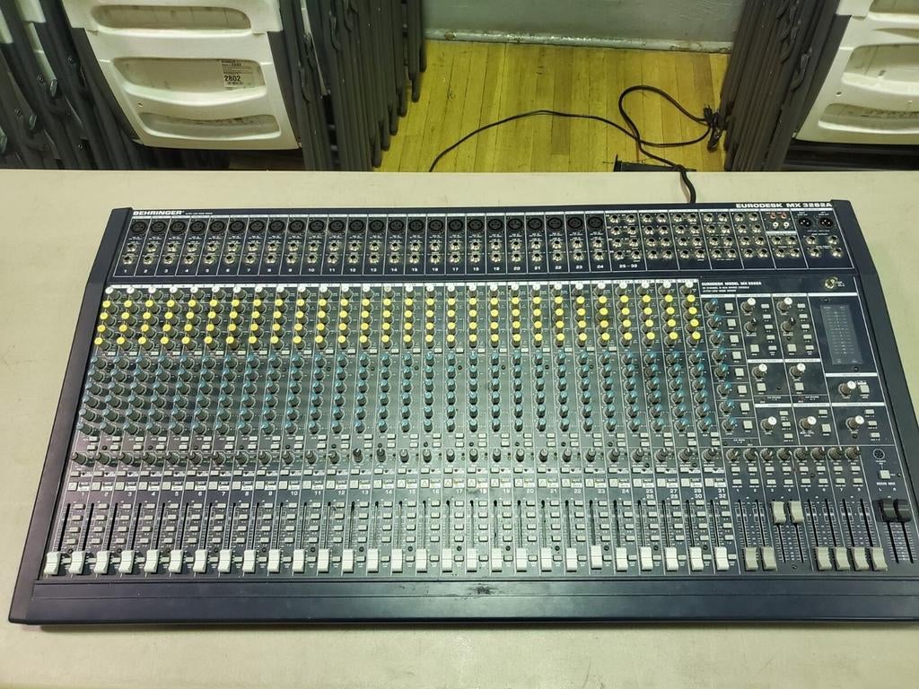 Behringer Eurodesk MX3282A 32-kanaals professionele mixer, Ophalen