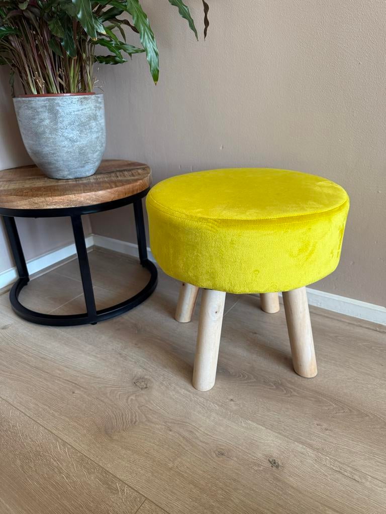 Geel krukje voor kinderkamer - Zo goed als nieuw, Huis en Inrichting, Krukjes, Zo goed als nieuw, Hout, Ophalen