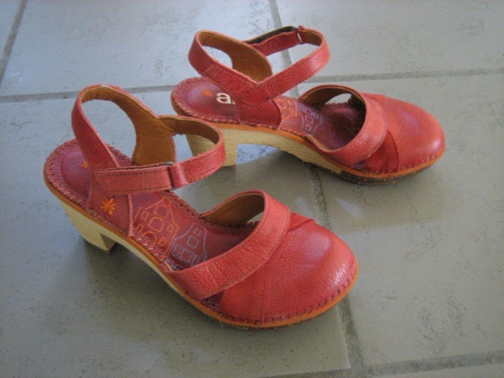Zeer aparte rood leren sandaal ART 36-37 snazzeys, ART schoenen, Verzenden, Nieuw, Sandalen of Muiltjes
