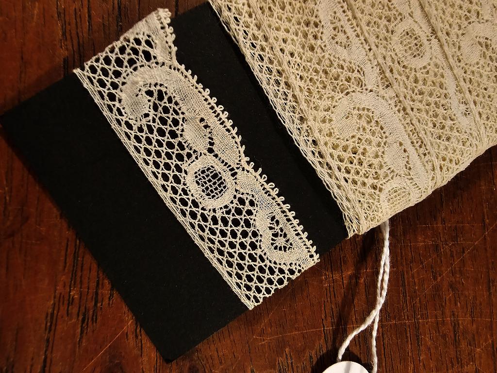 Oud geklost KANT: 12 meter lang, 2 cm breed / nr.74, Ophalen of Verzenden, Nieuw, Kant