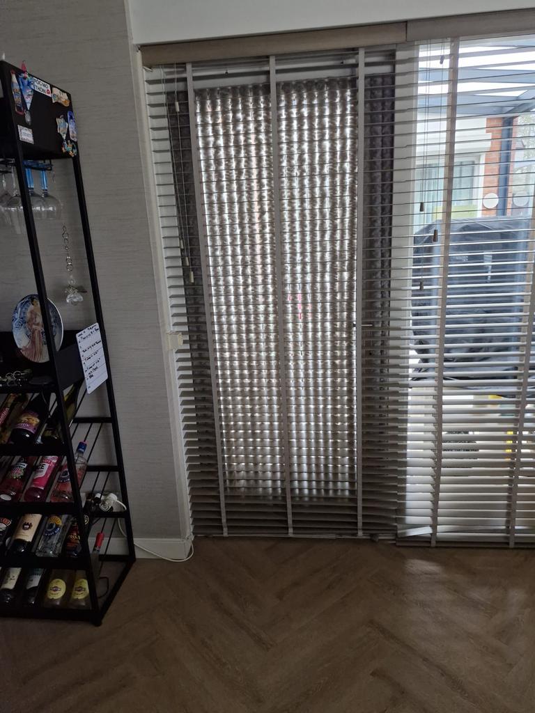 Greige gemêleerde houten jaloezieën met ladderband, Ophalen, Gebruikt, 200 cm of meer, 150 tot 200 cm