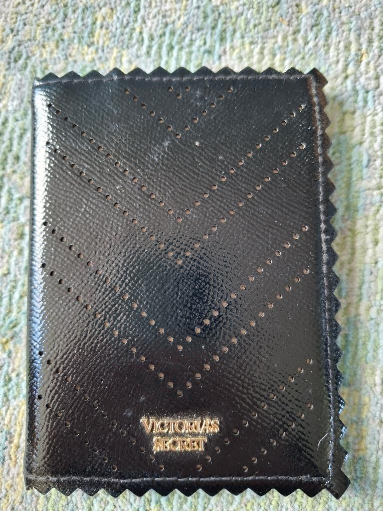 Victoria secret paspoort beschermer, Ophalen, 40 tot 60 cm, 30 cm of meer, Zwart