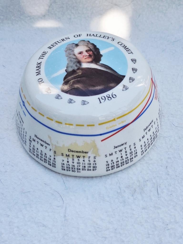 Wedgwood Halley's Comet 1986 kalender, Antiek en Kunst, Antiek | Porselein, Ophalen of Verzenden