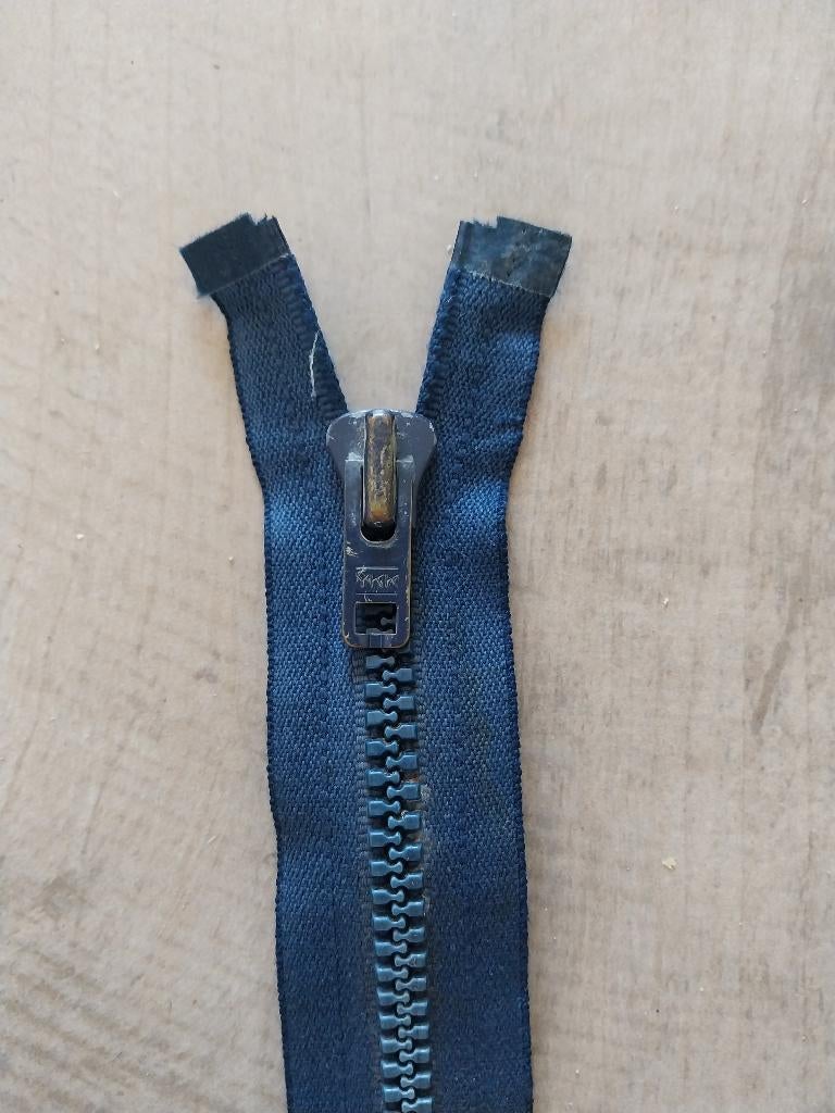 YKK donker blauwe rits deelbaar 35 cm, Hobby en Vrije tijd, Naaien en Fournituren, Ophalen of Verzenden, Gebruikt, Rits of Sluiting