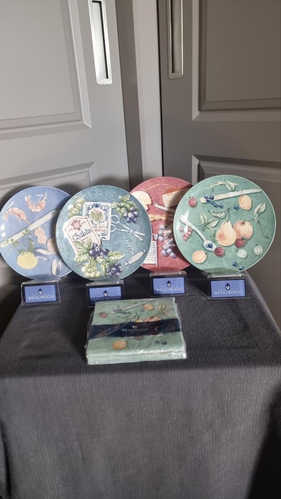 Wedgwood Queensware 9 borden fruit wine cheese en seafood, Nieuw, Ophalen of Verzenden, Bord(en), Wedgwood