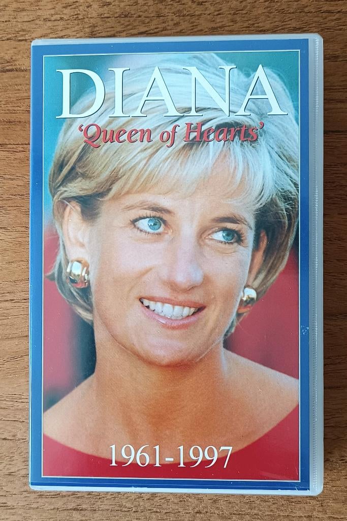 DIANA - Queen of Hearts - VHS - 1961 -1997 (FACTORY SEALED), Alle leeftijden, Ophalen of Verzenden, Zo goed als nieuw, Documentaire