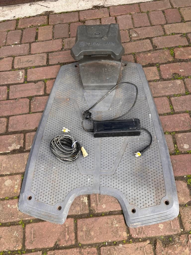 Husqvarna robotmaaier 330X onderdelen, Ophalen, Gebruikt, 20 tot 25 cm