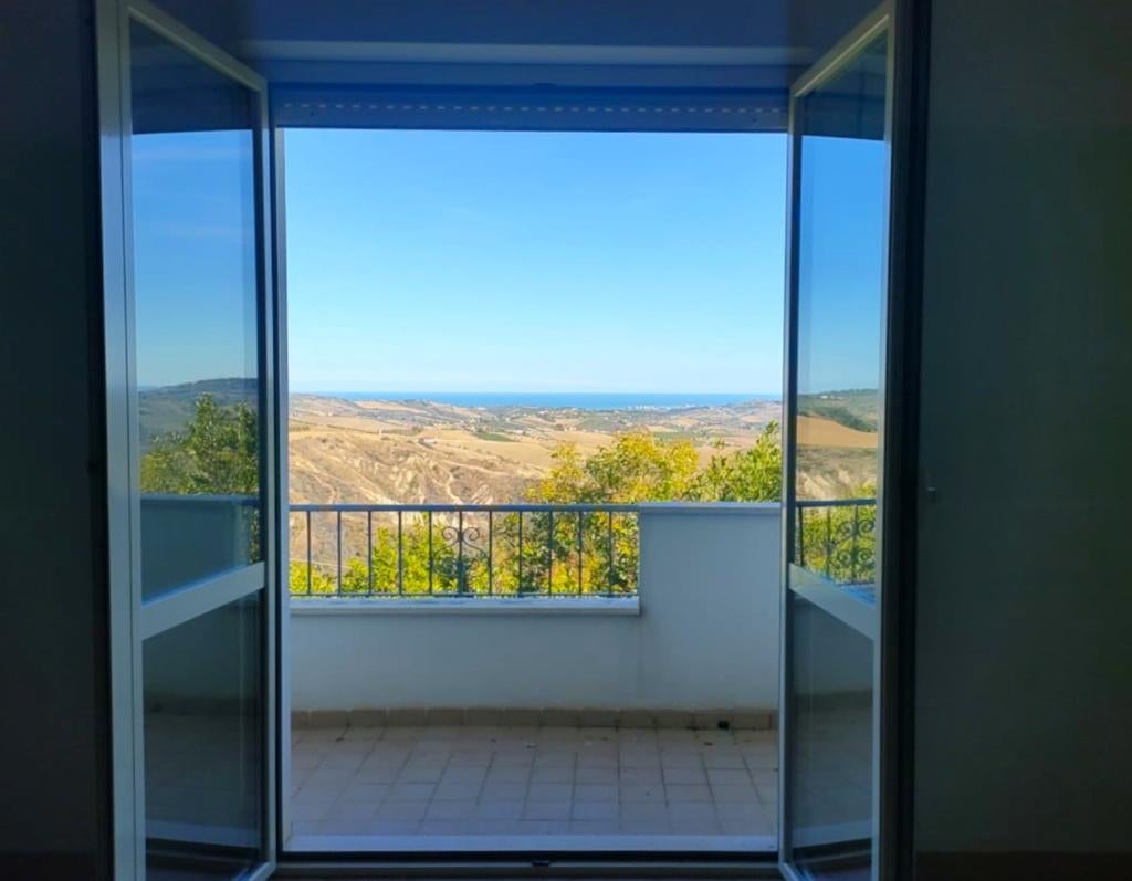 Villa ZEEZICHT 15.000 M2   300 olijfbomen  Recent gebouwd, Woonhuis, Atri, Italië, Landelijk