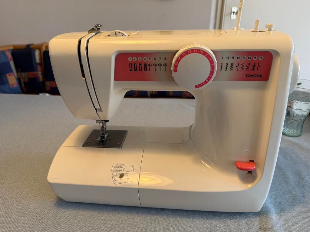 Toyota naaimachine RS2000 serie, prima werkend, Ophalen, Gebruikt, Naaimachine, Overige merken