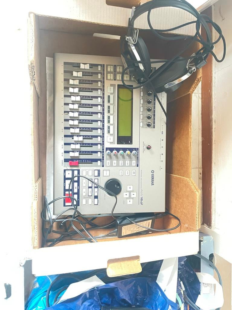 Yamaha AW16G Professionele Audio Workstation, Muziek en Instrumenten, Mengpanelen, Ophalen, Gebruikt, 10 tot 20 kanalen