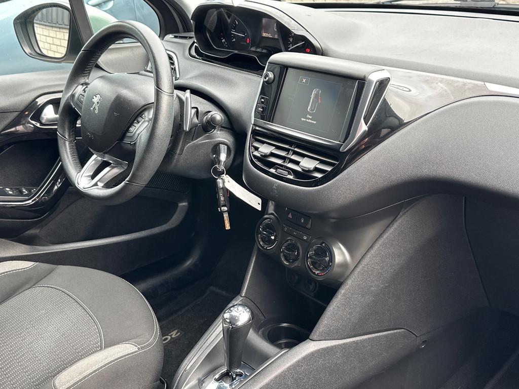 Peugeot 208 1.2 PureTech Active Automaat Airco Cruise Trekha, Stof, Euro 6, 1199 cc, 82 pk