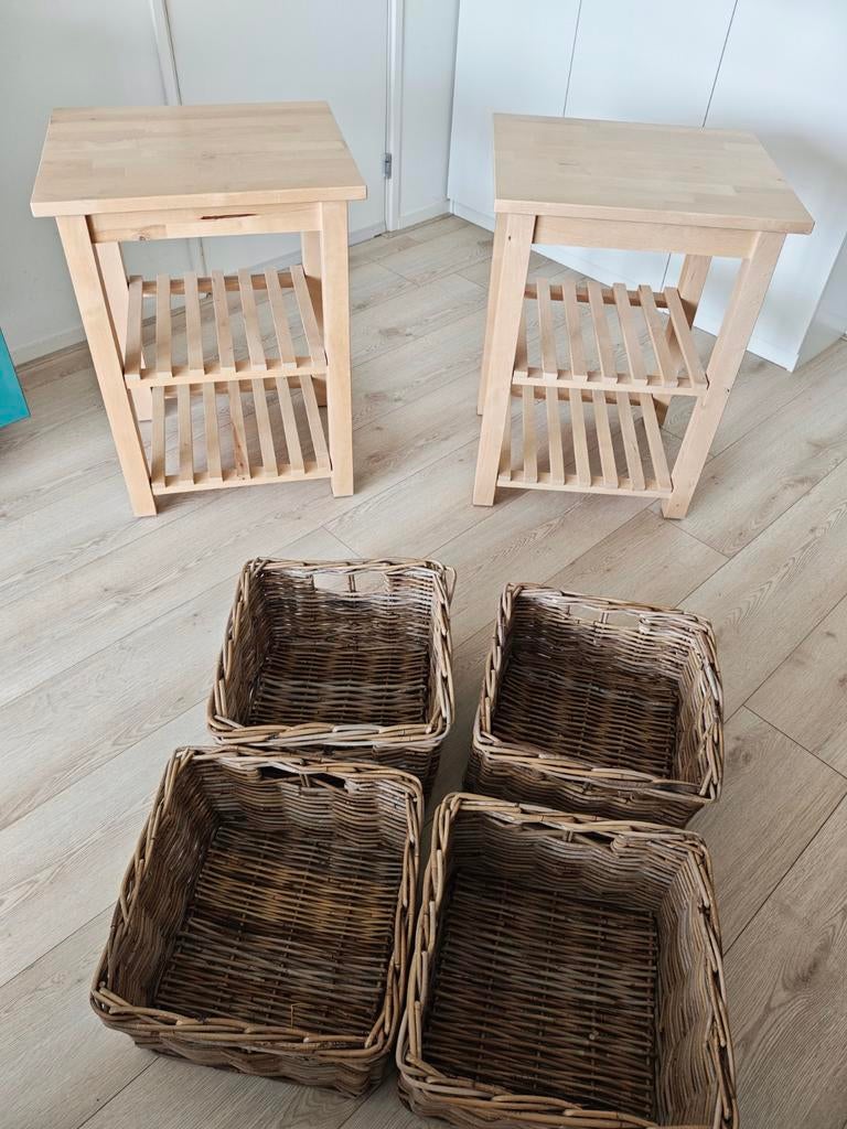 Set van 2 IKEA Bekvam tafeltjes met 4 rieten manden, Ophalen, Gebruikt, Scandinavisch, Praktisch, 55 tot 75 cm