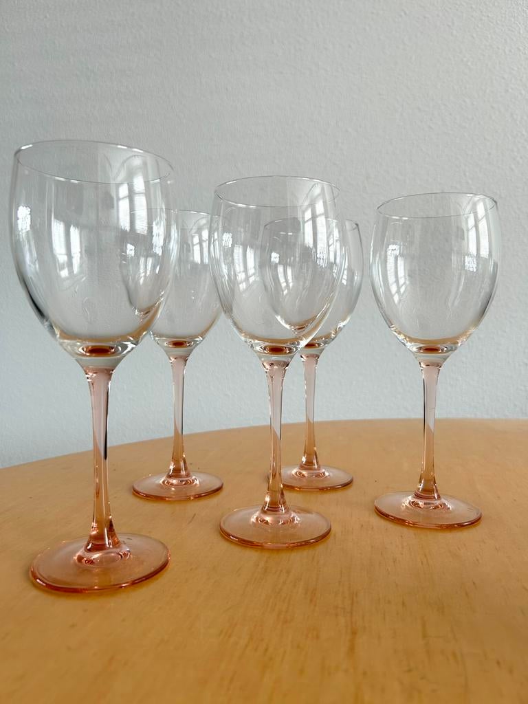 Luminarc wijnglazen met zalmroze voet, Ophalen of Verzenden, Zo goed als nieuw, Overige typen