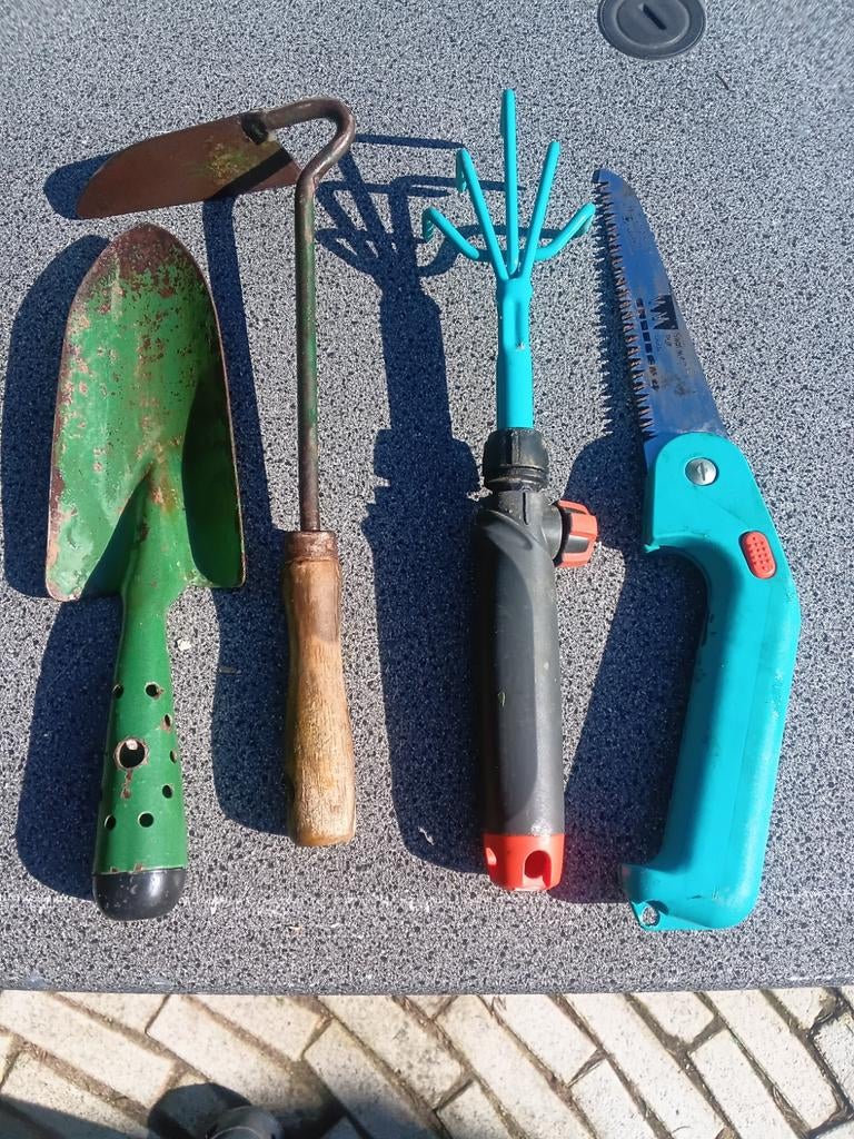 Tuingereedschap set: o.a handschrepel, snoeizaag, pootschep, Ophalen of Verzenden, Gebruikt, Hark