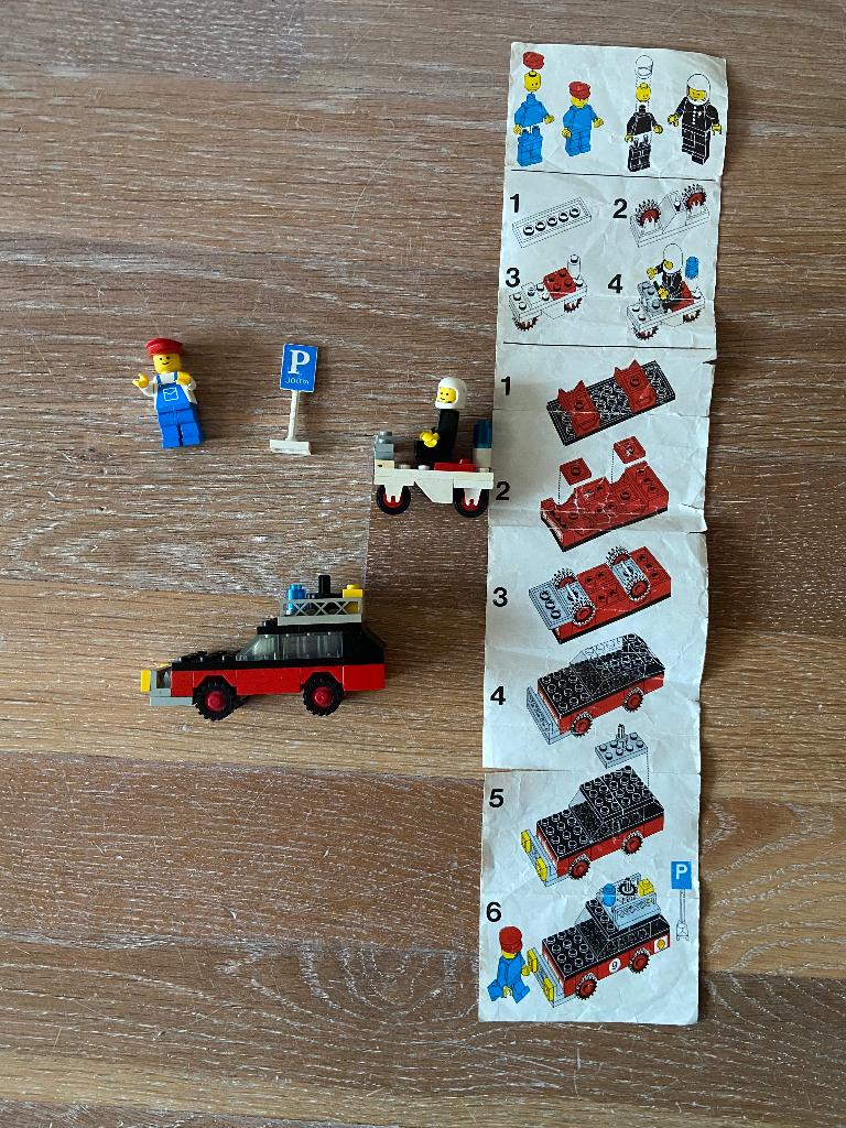 LEGO ralley wagen met bestuurder en politiemotor 673, Gebruikt, Lego, Ophalen of Verzenden, Inclusief minifiguren