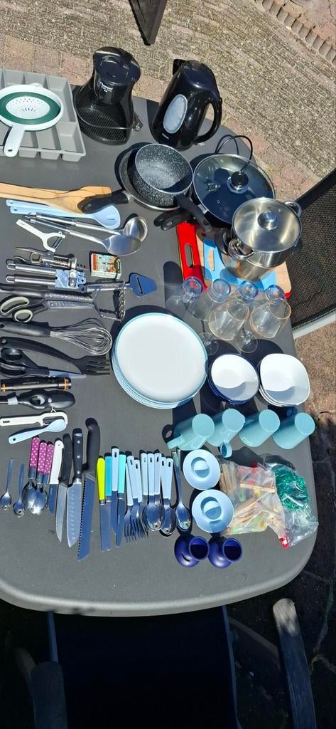 Grote kampeer uitzet: Pannen, Servies, Bestek & Apparaten, Caravans en Kamperen, Camper-accessoires, Gebruikt, Ophalen