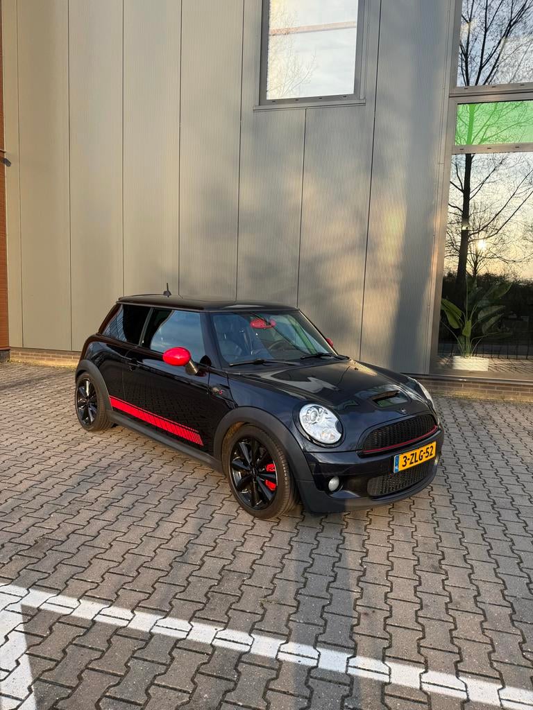 Mini 1.6 16V Cooper S 128KW 2006 Zwart, Auto's, Voorwielaandrijving, Zwart, 4 cilinders, 4 stoelen