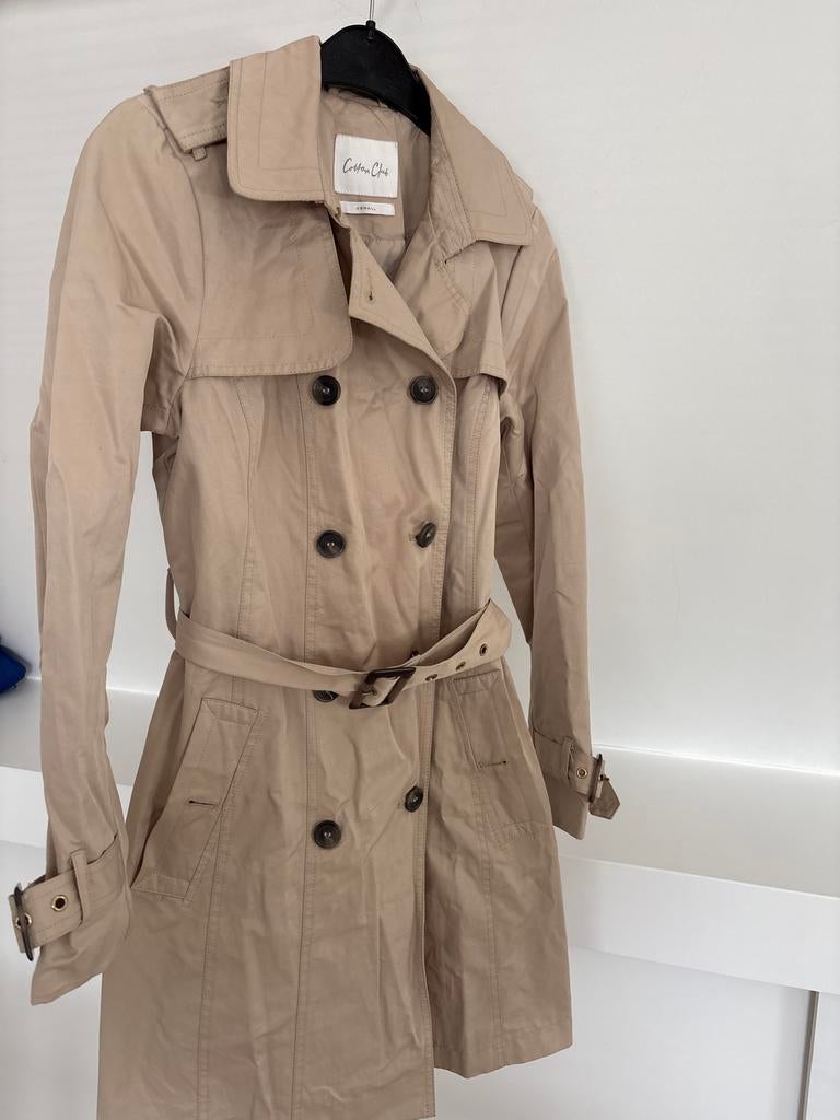 Trenchcoat Cotton Club maat XS, Kleding | Dames, Jassen | Zomer, Ophalen of Verzenden, Gedragen, Maat 34 (XS) of kleiner, Beige