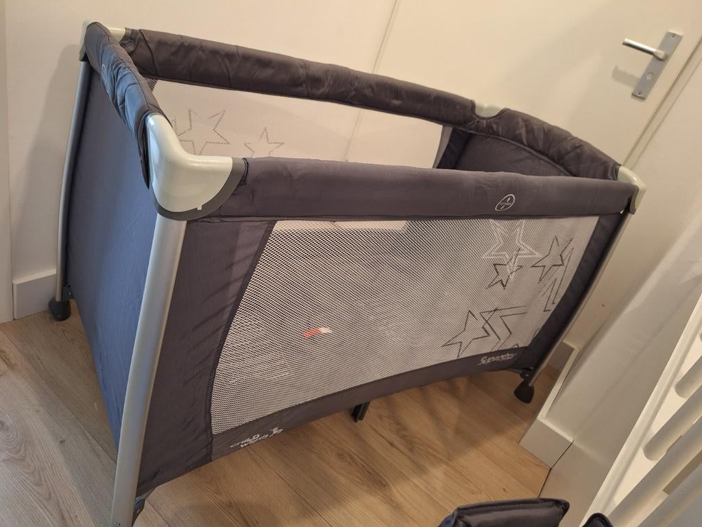 Campingbedje Childwheels met extra matras, hoes en verhoger, Ophalen, Gebruikt, Reisbedje
