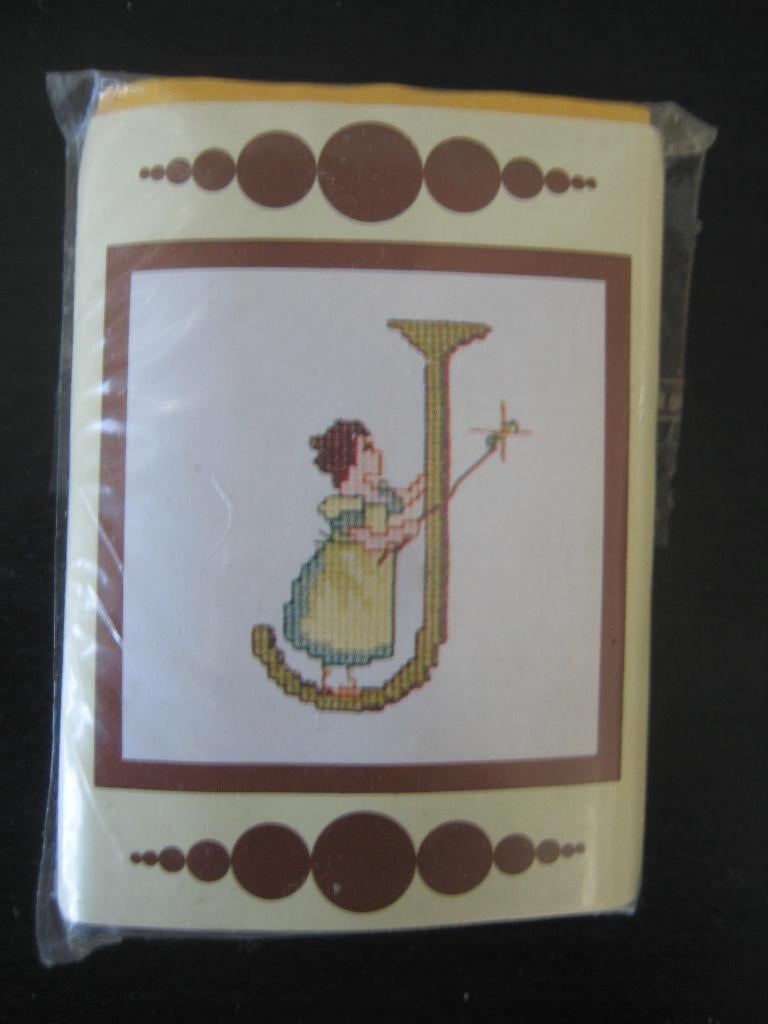 LETTER borduurpakketjes LANARTE J en M, Ophalen of Verzenden, Nieuw, Handborduren, Borduurpakket