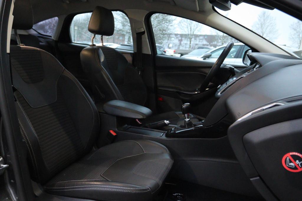 FORD FOCUS 1.0 TITANIUM ED. | XENON | WINTERPACK | NAVI | PD, 125 pk, Gebruikt, Leder en Stof, Origineel Nederlands
