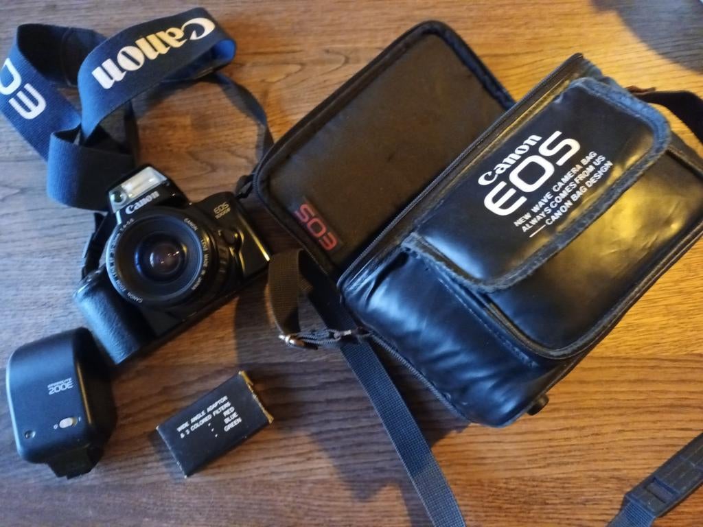 Canon EOS 1000F Spiegelreflexcamera met tas en flitser, Ophalen of Verzenden, Gebruikt, Spiegelreflex, Canon