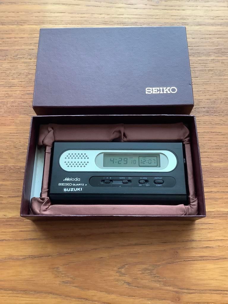 seiko vintage quartz muziek tafelklokje lcd melodia 1979, Ophalen, Zo goed als nieuw, Digitaal, Wekker of Tafelklok