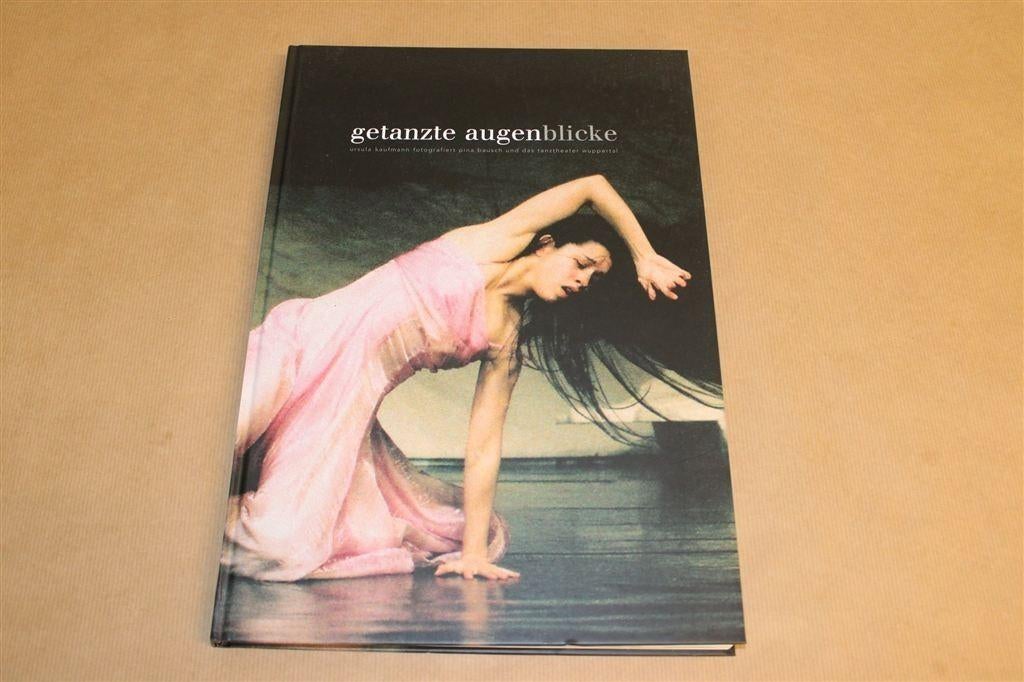 Dansende Momenten — Pina Bausch — Dansfotografie, Ophalen of Verzenden, Zo goed als nieuw