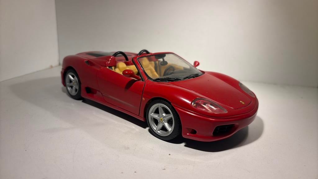 Ferrari 360 Modena spider hot wheels 1.18