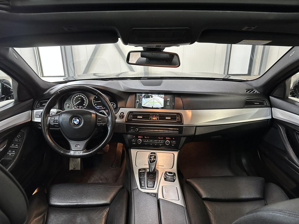 BMW 5 Serie Touring M550xd 381pk | Pano | Head-up | Trekhaak, Auto's, BMW, Automaat, 12 maanden, Gebruikt, 2993 cc