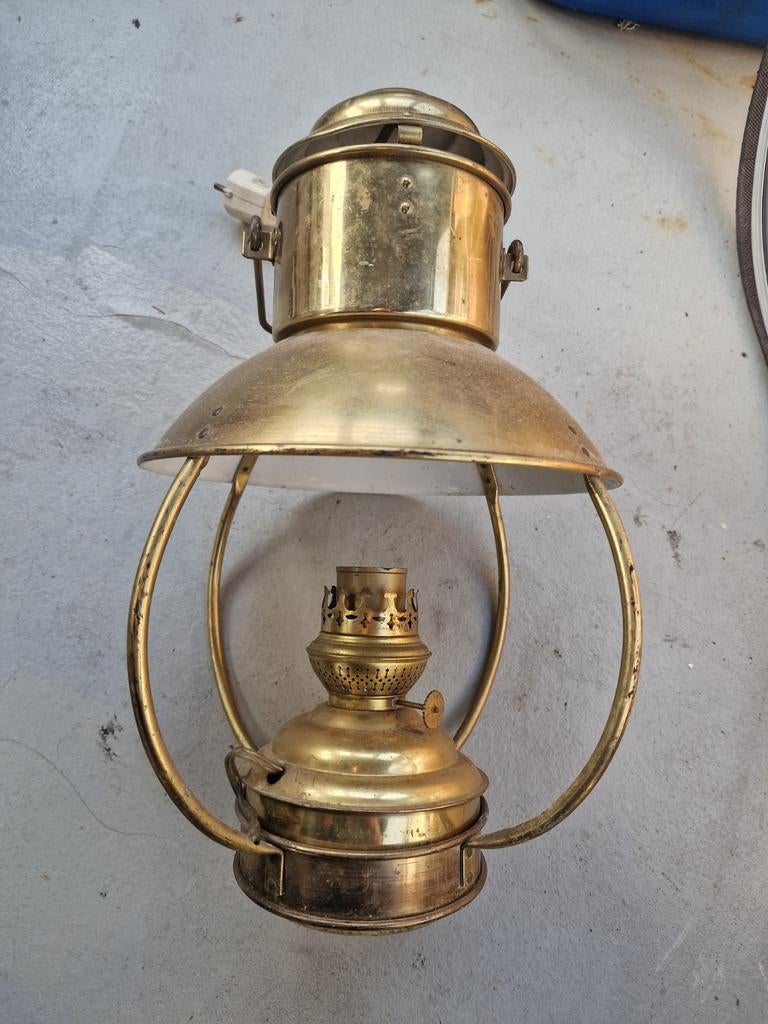 Messing olielamp antiek omgebouwd naar electrisch, Ophalen