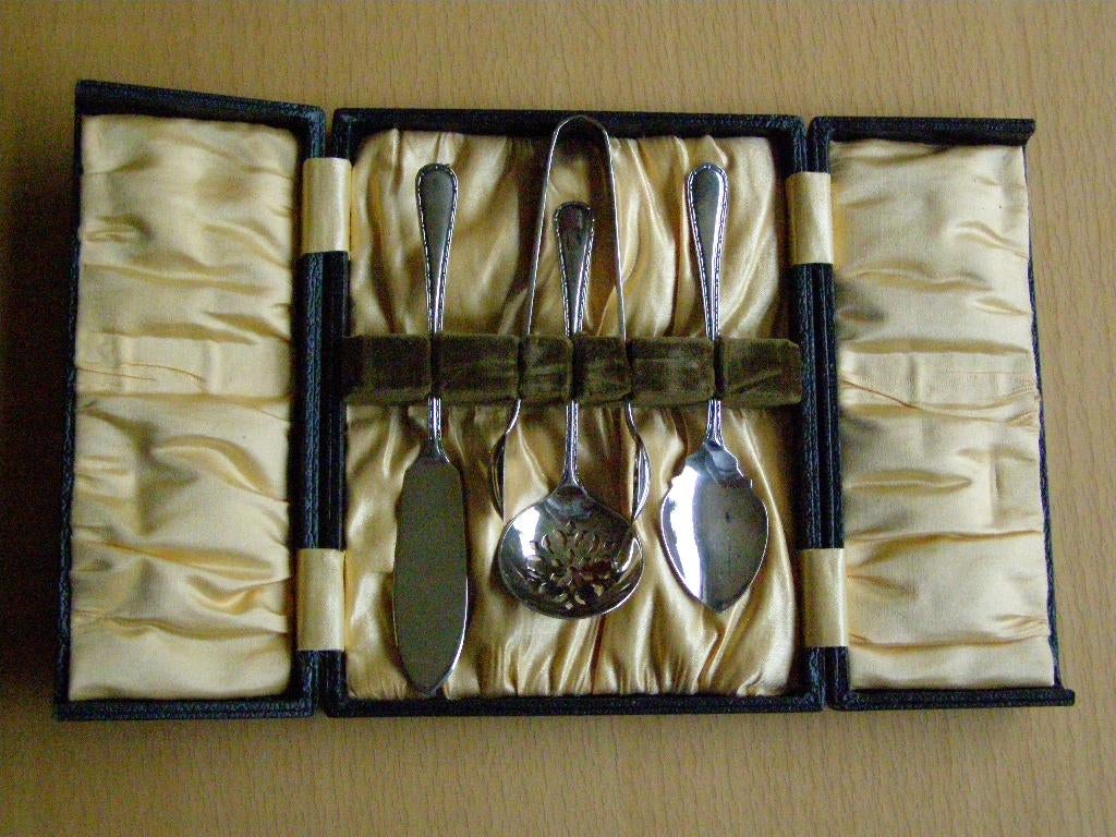 THEE BESTEK VERZILVERD IN DOOS ENGELAND EPNS, Antiek en Kunst, Antiek | Bestek, Ophalen of Verzenden