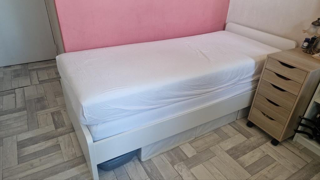 IKEA ASKVOLL bed 90 x 200(2 jaar oud) inclusief matras, Ophalen, 90 cm, Eenpersoons, Wit