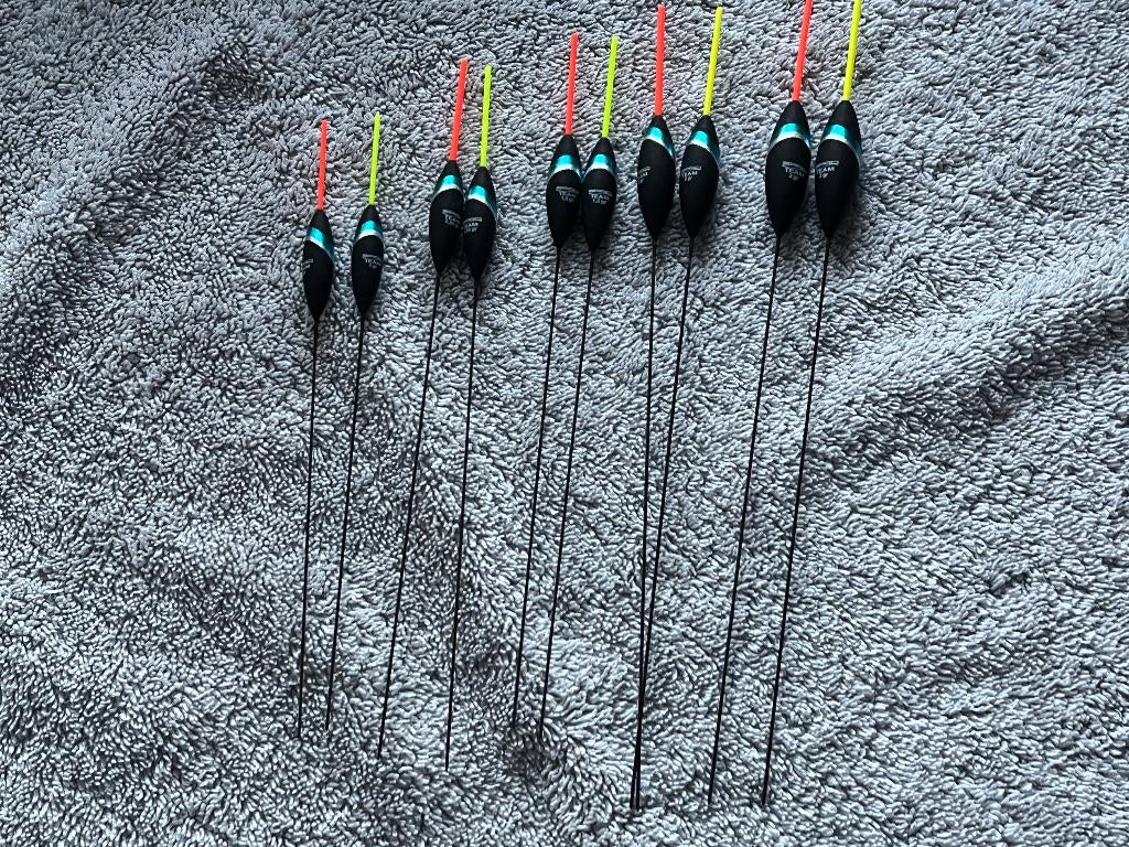 adv 202 / NIEUW serie 10 dobbers SPRO, Ophalen of Verzenden, Nieuw, Dobber of Lood