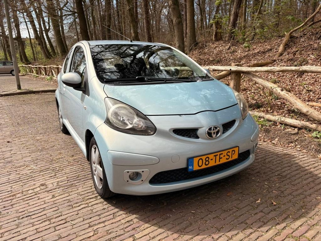 Toyota Aygo 1.0 12V Vvt-i 3DRS MMT 2006 Blauw, Auto's, Voorwielaandrijving, Stof, Zwart, 68 pk