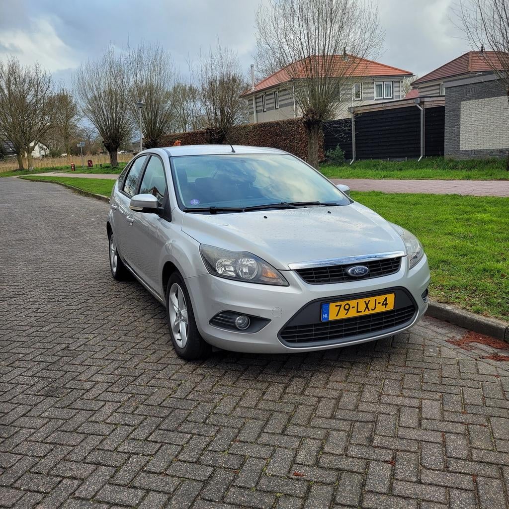 Ford Focus 1.6 74KW 5D 2010 Grijs, Particulier, Te koop