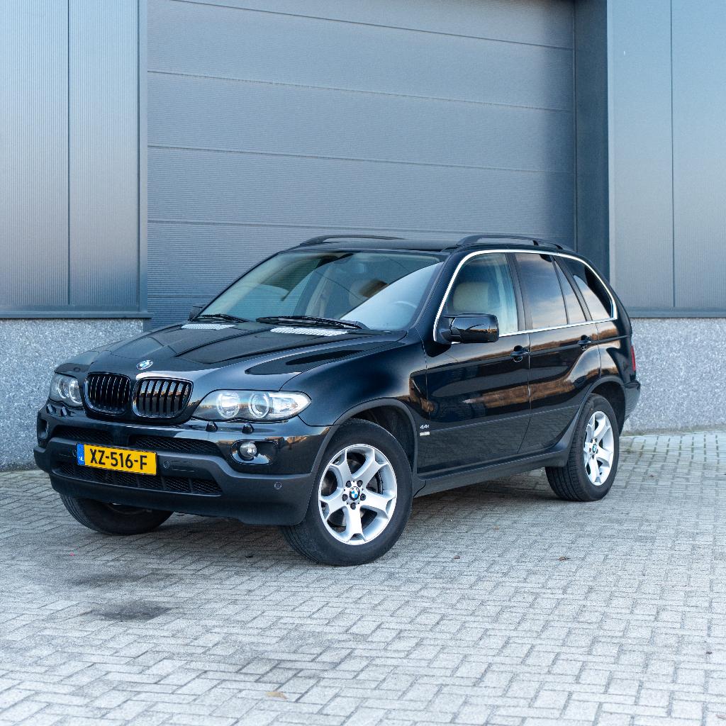 BMW E53 X5 4.4 YOUNGTIMER | Leder | PDC | CarPlay | HiFi, Automaat, 2095 kg, USB, Zwart