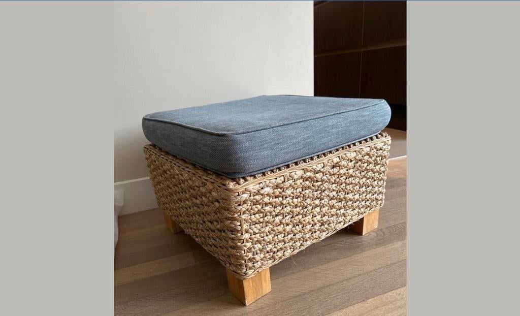 Poef vierkant rotan met grijs kussen, Ophalen, Minder dan 50 cm, Gebruikt, Vierkant