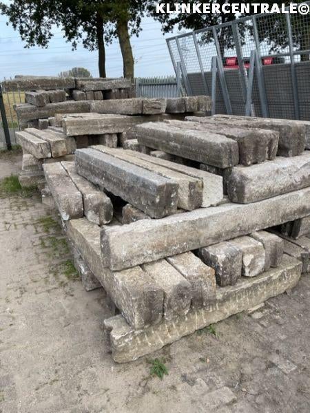 370m1 grijs antraciet natuursteen banden zuilen staanders, Tuin en Terras, Bij dit gebruikte product niet meer te achterhalen.