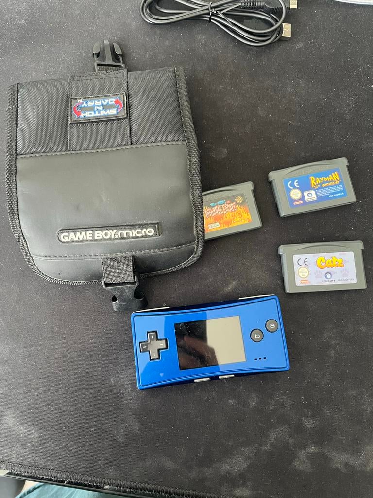 Game Boy Micro blauw met hoes en 3 games, Spelcomputers en Games, Ophalen of Verzenden, Zo goed als nieuw, Game Boy Micro, Met games