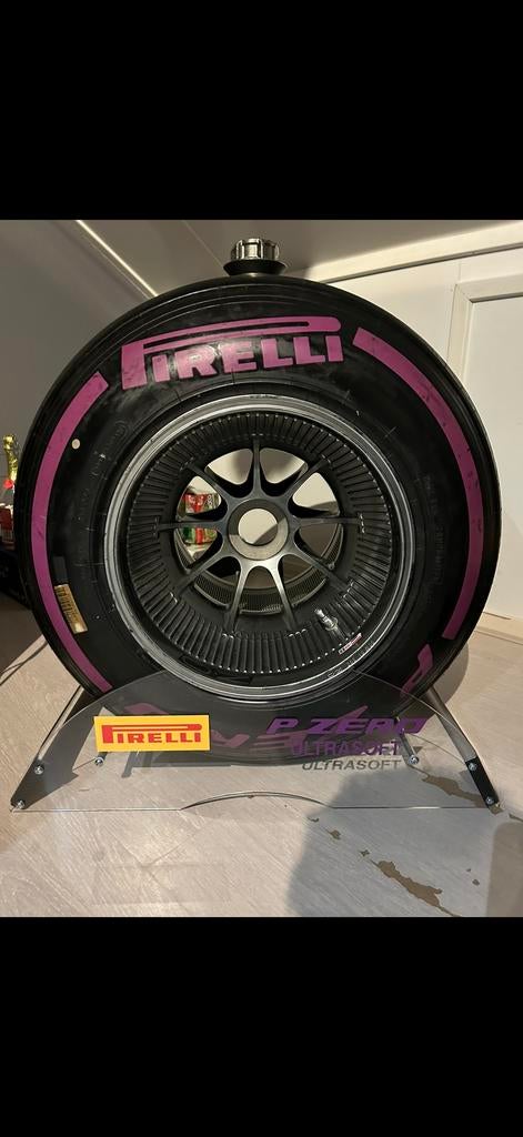 Pirelli ultrasoft Formule 1 band 2017 Max Verstappen, Ophalen of Verzenden, Gebruikt, Formule 1